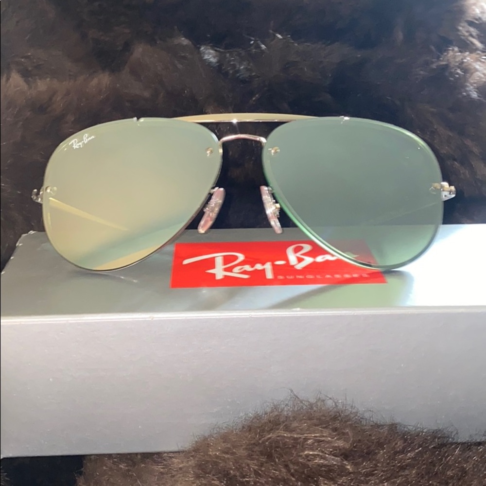 Green Blaze Aviator Ray-Ban sunglasses!